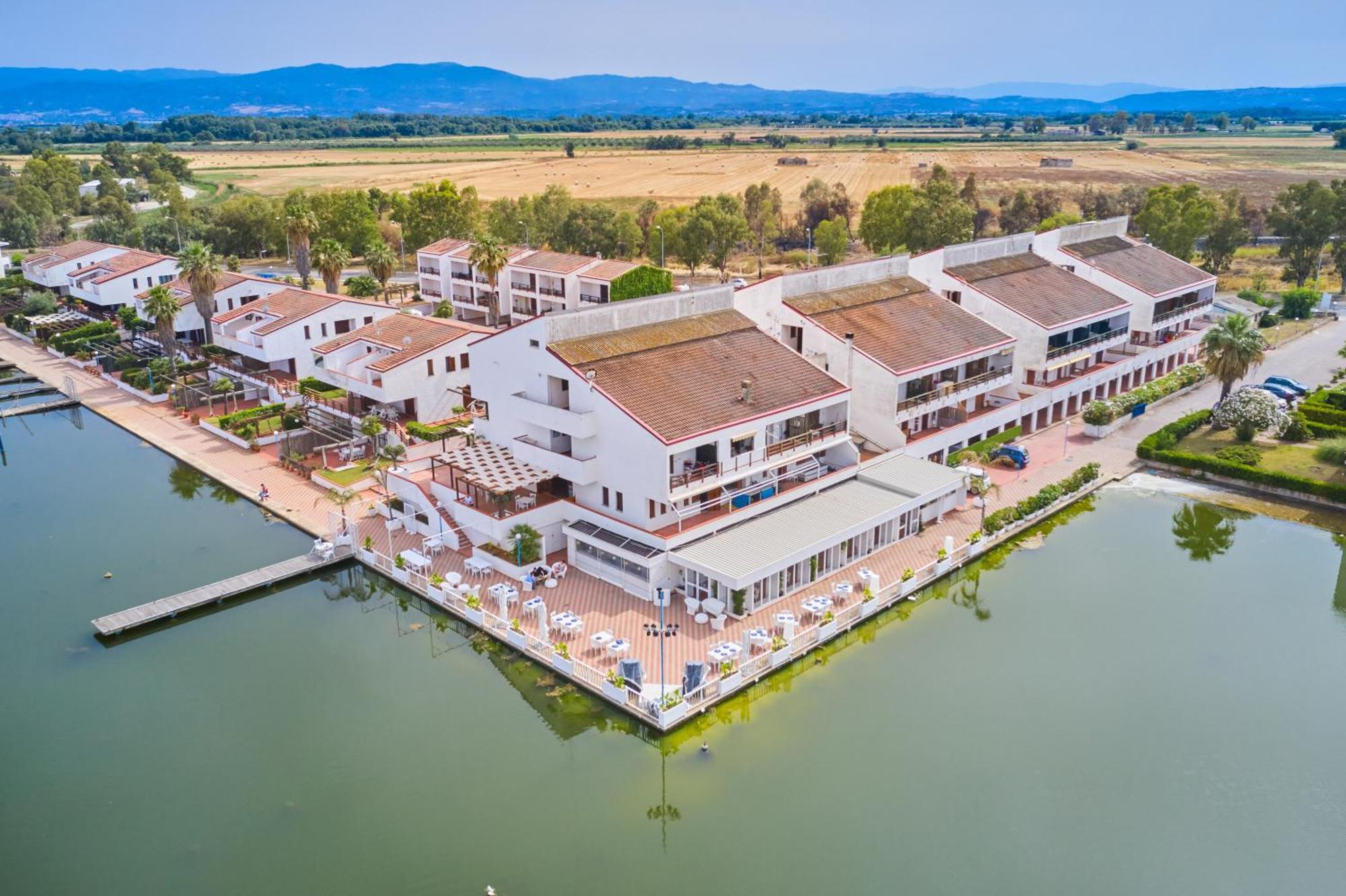 Casa Vacanze Lux By White Aparthotel I Casoni Exterior foto