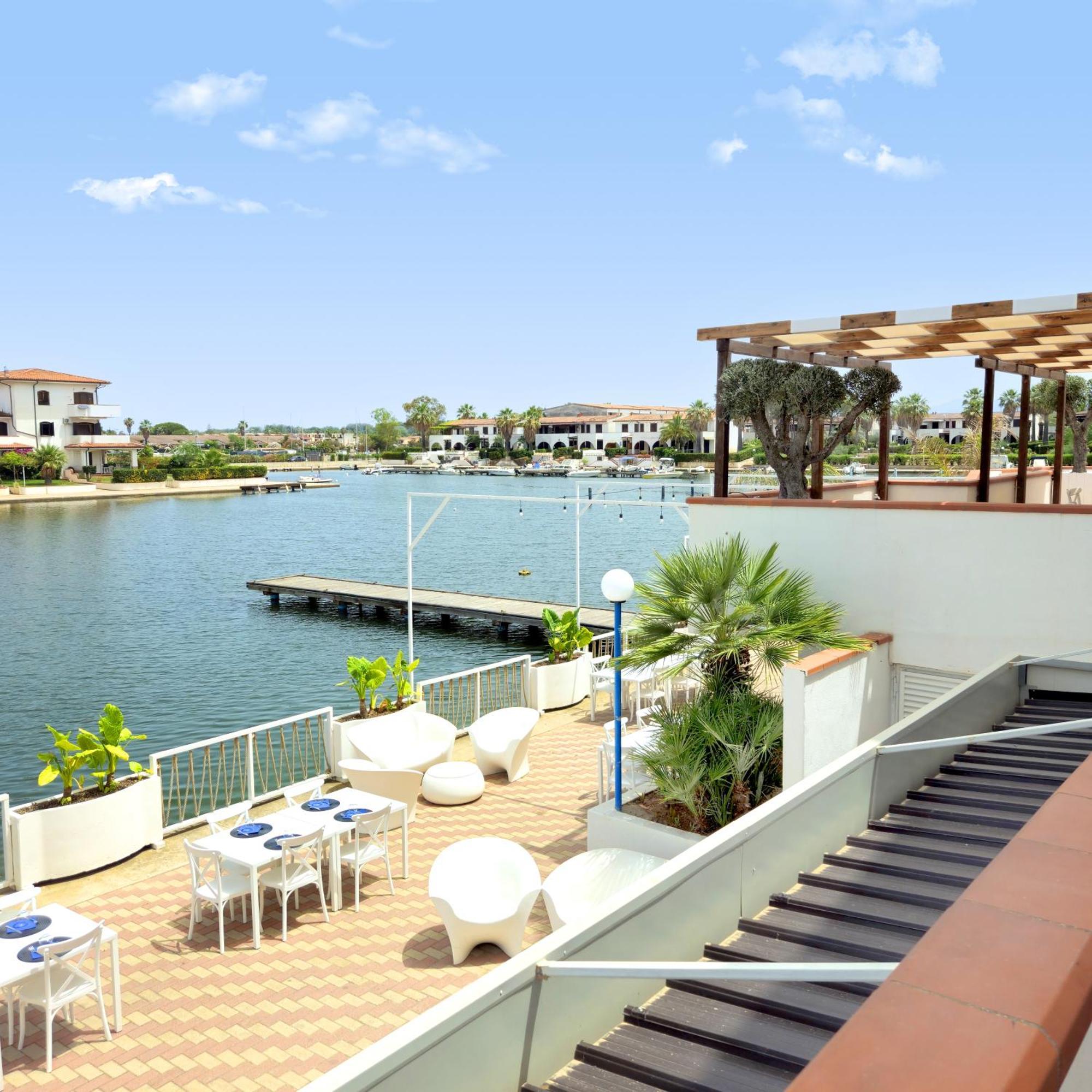 Casa Vacanze Lux By White Aparthotel I Casoni Exterior foto